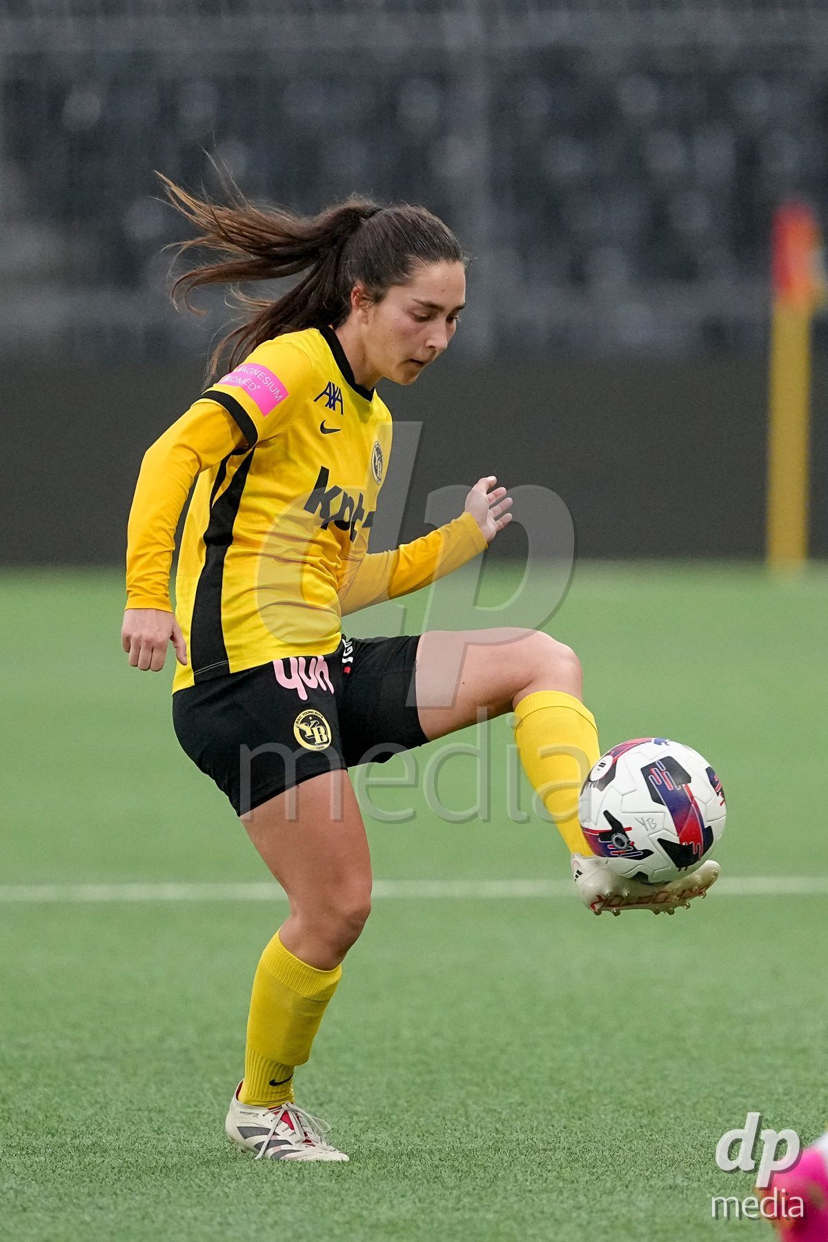 Schweiz: Axa Women's Cup 2025/26, BSC YB Frauen vs FC Thun - Stadion Wankdorf, Bern: Malaurie Granges (13 YB Frauen) in aktion