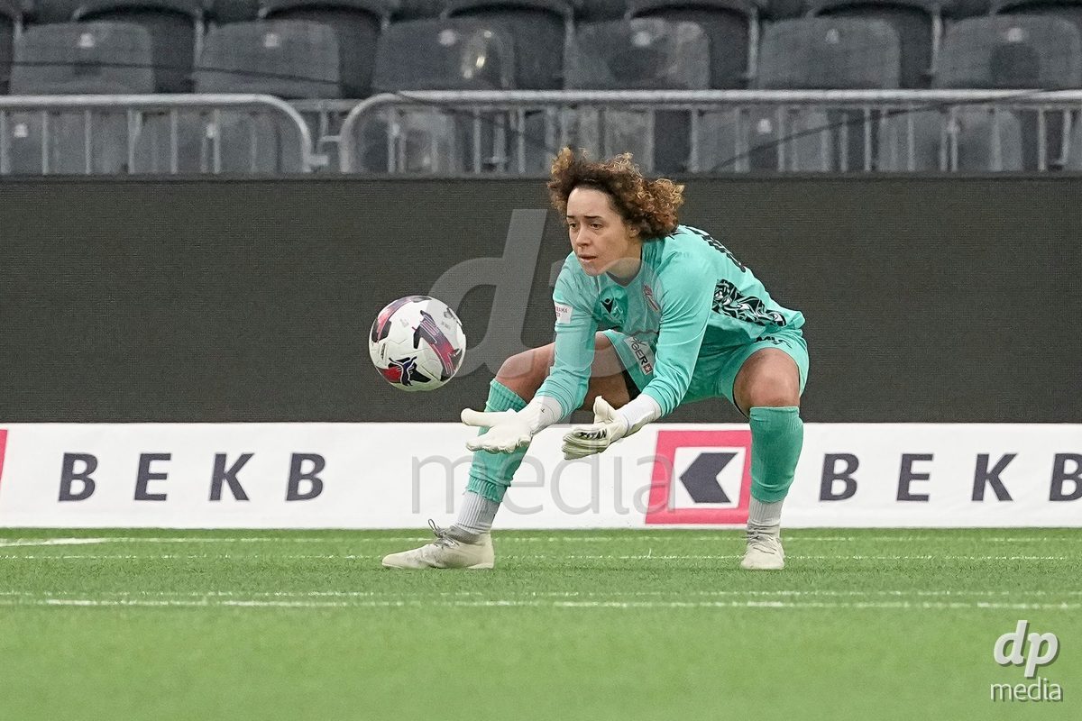 Schweiz: Axa Women's Cup 2025/26, BSC YB Frauen vs FC Thun - Stadion Wankdorf, Bern: Torhüterin Jil Beetschen - Torhuterin Jil Beetschen (66 Thun) in aktion
