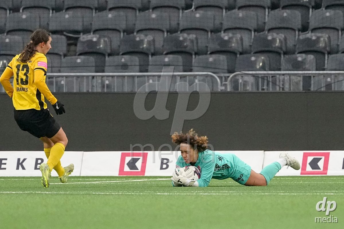 Schweiz: Axa Women's Cup 2025/26, BSC YB Frauen vs FC Thun - Stadion Wankdorf, Bern: Torhüterin Jil Beetschen - Torhuterin Jil Beetschen (66 Thun) in aktion