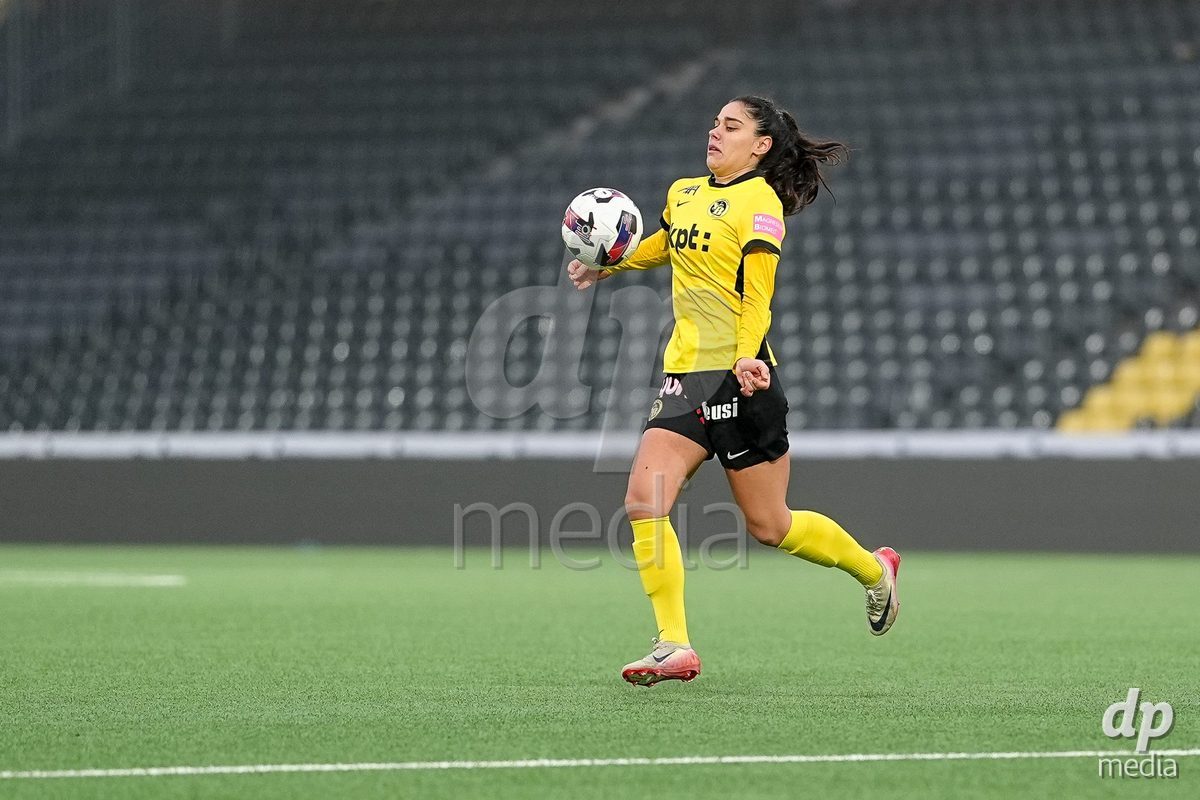 Schweiz: Axa Women's Cup 2025/26, BSC YB Frauen vs FC Thun - Stadion Wankdorf, Bern: Laura Frey (26 YB Frauen) in aktion