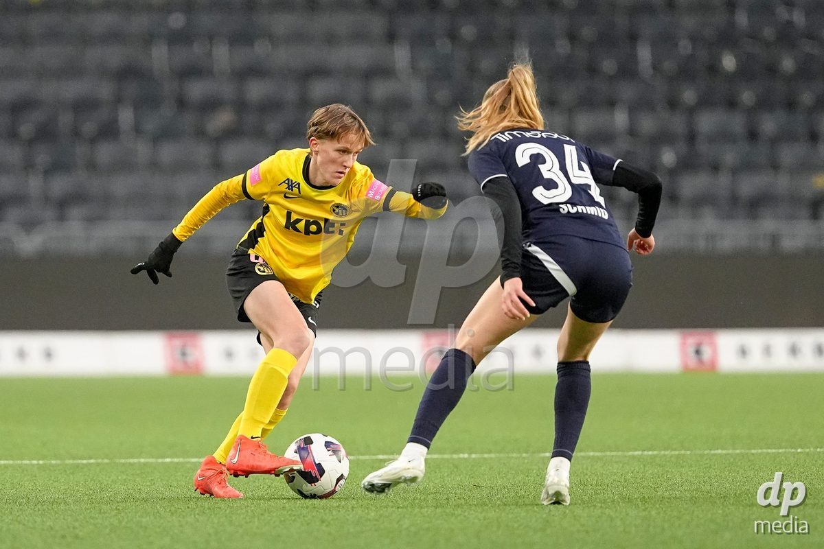 Schweiz: Axa Women's Cup 2025/26, BSC YB Frauen vs FC Thun - Stadion Wankdorf, Bern: Bianca Dysli (23 YB Frauen) im Duell mit Celine Schmid (34 Thun)