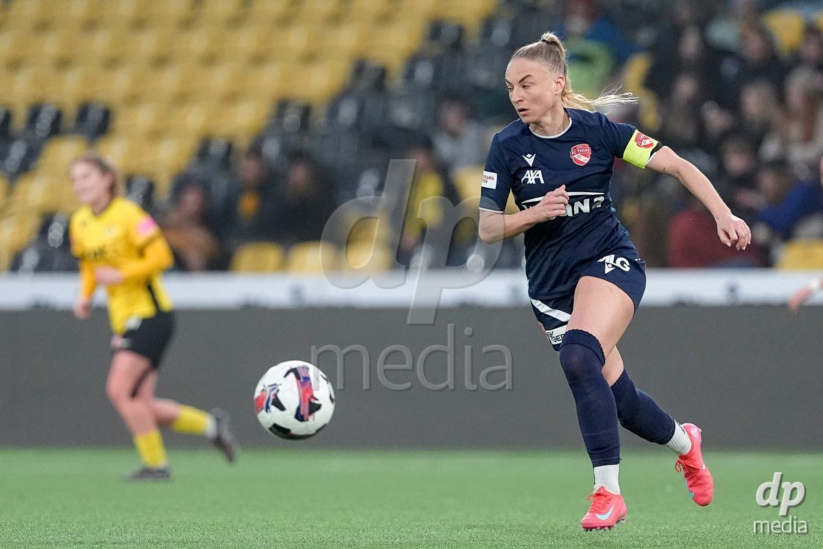 Schweiz: Axa Women's Cup 2025/26, BSC YB Frauen vs FC Thun - Stadion Wankdorf, Bern: Shenia Schmid (61 Thun) in aktion