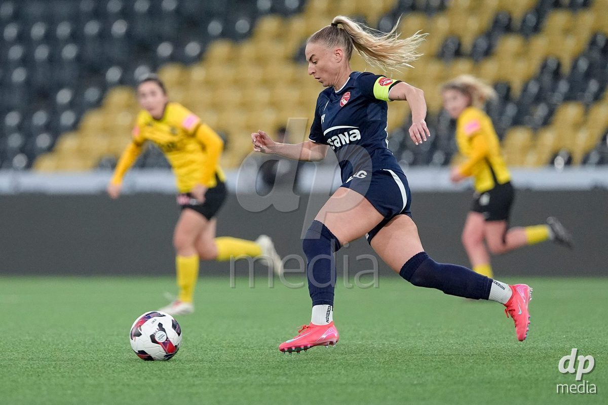 Schweiz: Axa Women's Cup 2025/26, BSC YB Frauen vs FC Thun - Stadion Wankdorf, Bern: Shenia Schmid (61 Thun) in aktion