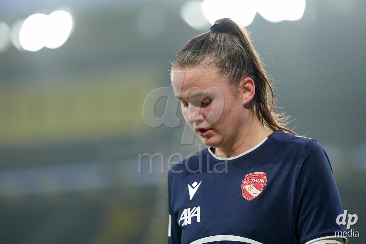Schweiz: Axa Women's Cup 2025/26, BSC YB Frauen vs FC Thun - Stadion Wankdorf, Bern: Janine Minnig (9 Thun) nach dem Auswechsel