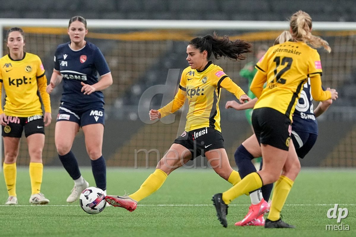 Schweiz: Axa Women's Cup 2025/26, BSC YB Frauen vs FC Thun - Stadion Wankdorf, Bern: Laura Frey (26 YB Frauen) in aktion