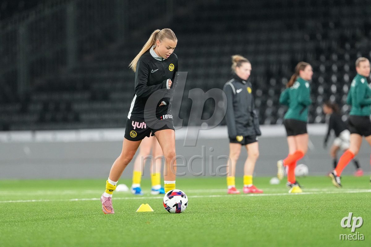 Schweiz: UEFA Women's Europa Cup 2025/26 1/8 final, BSC YB Frauen vs AC Sparta Praha - Stadion Wankdorf, Bern: Maja Jelcic (99 YB Frauen) während des Aufwärmens