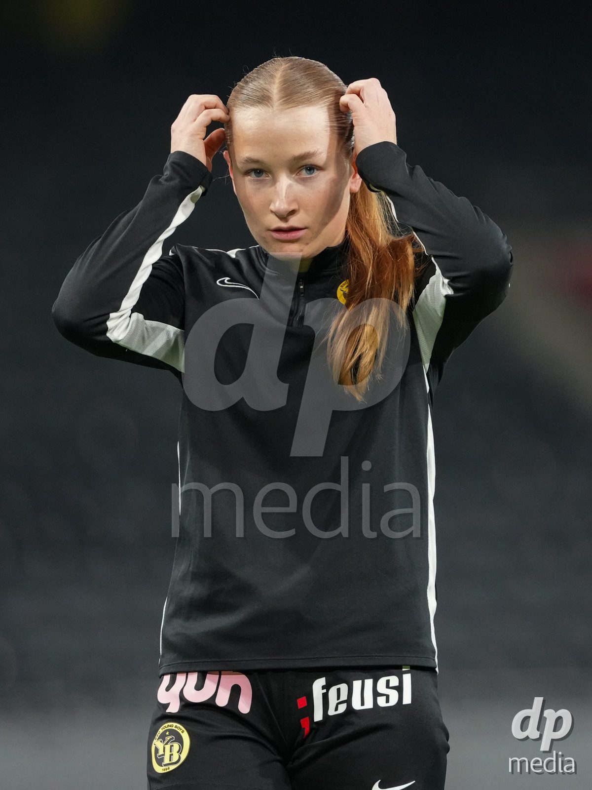 Schweiz: UEFA Women's Europa Cup 2025/26 1/8 final, BSC YB Frauen vs AC Sparta Praha - Stadion Wankdorf, Bern: Noa Linn Münger - Noa Linn Munger (8 YB Frauen) während des Aufwärmens