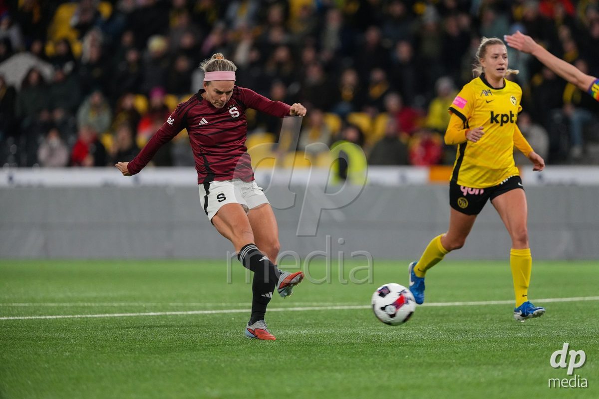 Schweiz: UEFA Women's Europa Cup 2025/26 1/8 final, BSC YB Frauen vs AC Sparta Praha - Stadion Wankdorf, Bern: Franny Cerna (22 Sparta Praha) erzielt das 1:0