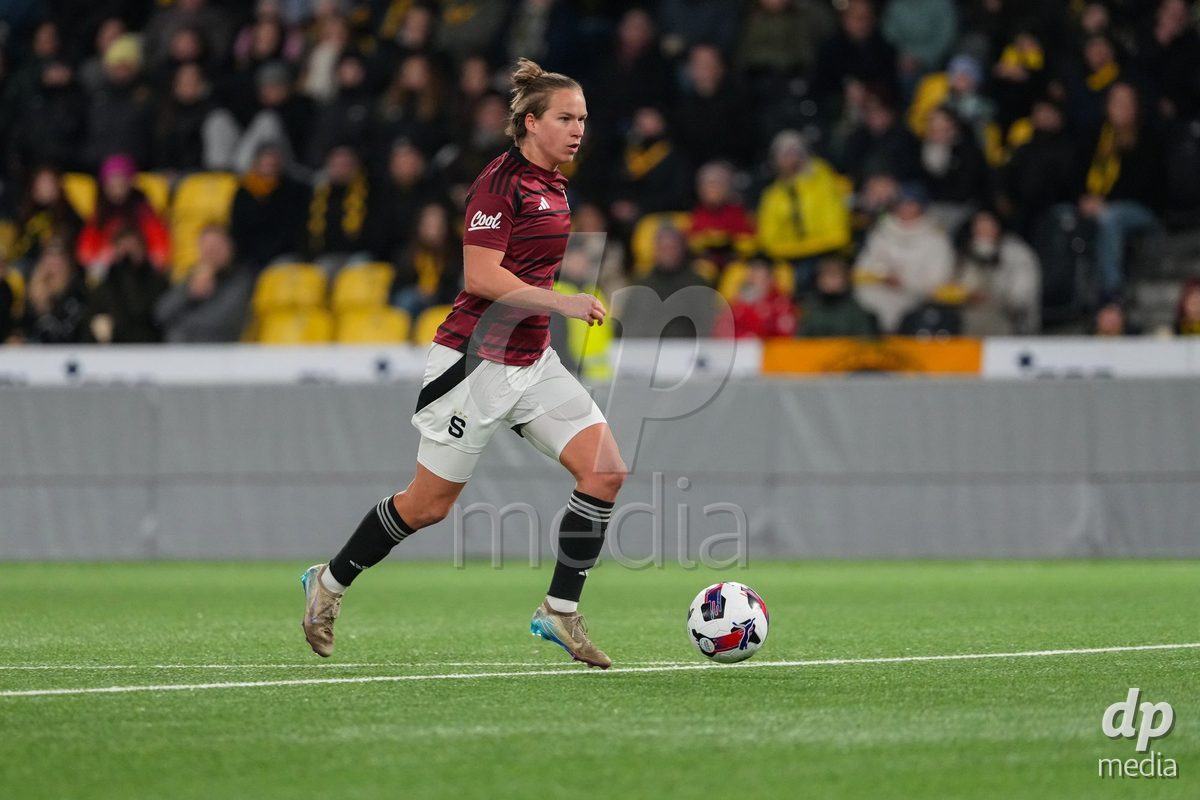 Schweiz: UEFA Women's Europa Cup 2025/26 1/8 final, BSC YB Frauen vs AC Sparta Praha - Stadion Wankdorf, Bern: Michaela Khyrova (11 Sparta Praha) erzielt das 2:0