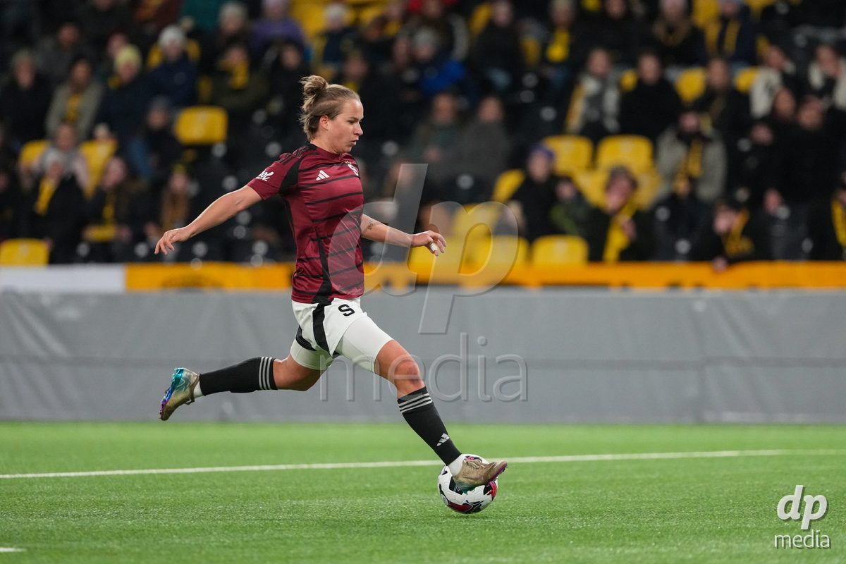 Schweiz: UEFA Women's Europa Cup 2025/26 1/8 final, BSC YB Frauen vs AC Sparta Praha - Stadion Wankdorf, Bern: Michaela Khyrova (11 Sparta Praha) erzielt das 2:0