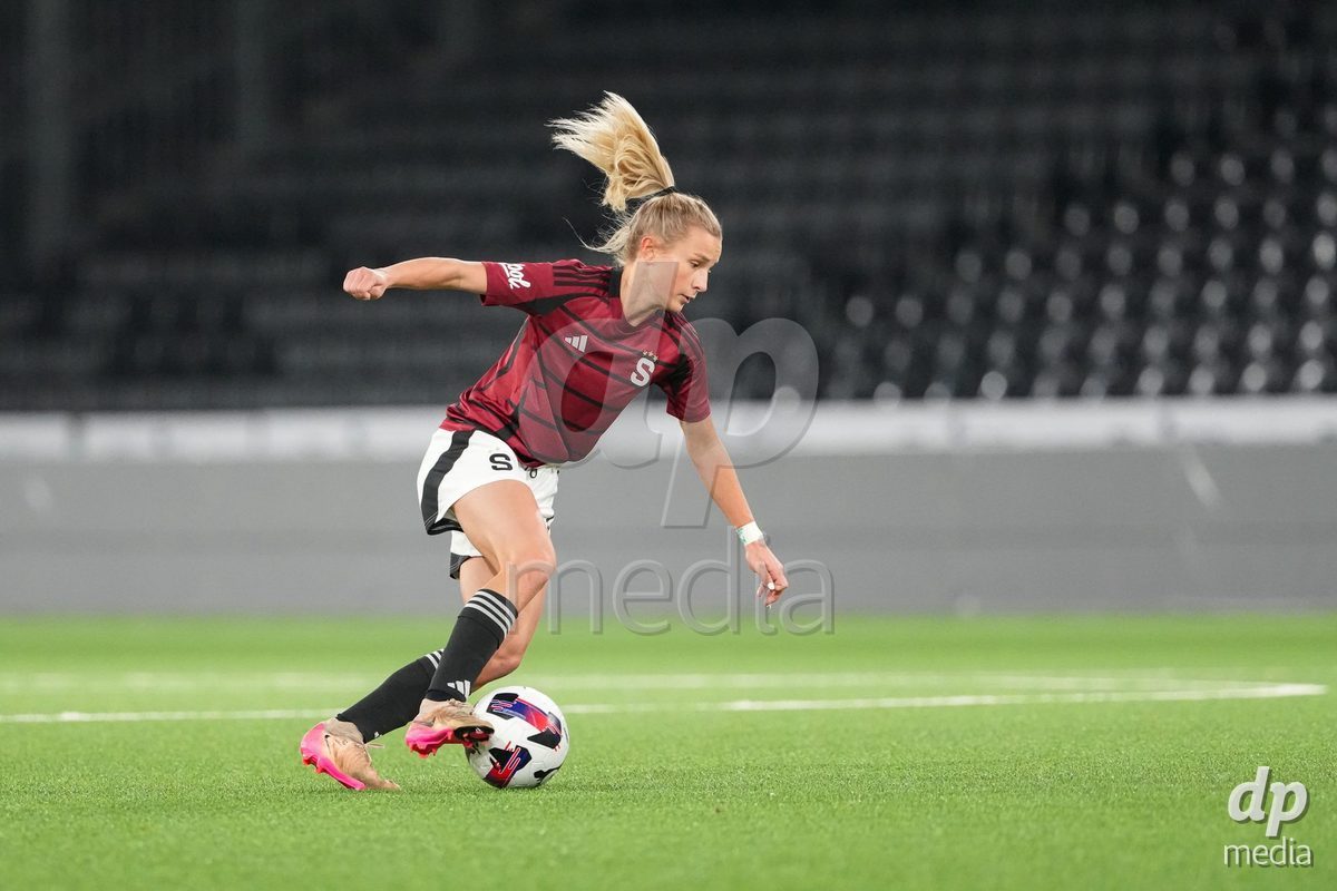 Schweiz: UEFA Women's Europa Cup 2025/26 1/8 final, BSC YB Frauen vs AC Sparta Praha - Stadion Wankdorf, Bern: Laura Retkesova (19 Sparta Praha) in aktion