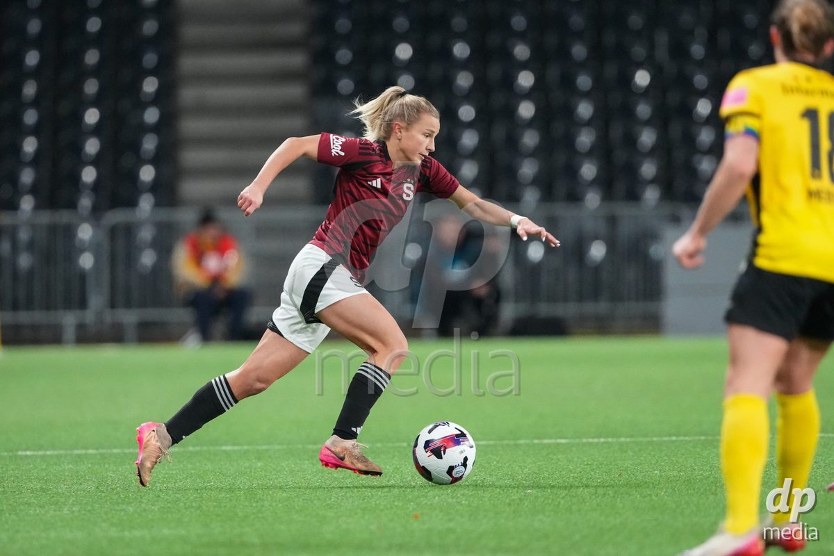 Schweiz: UEFA Women's Europa Cup 2025/26 1/8 final, BSC YB Frauen vs AC Sparta Praha - Stadion Wankdorf, Bern: Laura Retkesova (19 Sparta Praha) in aktion