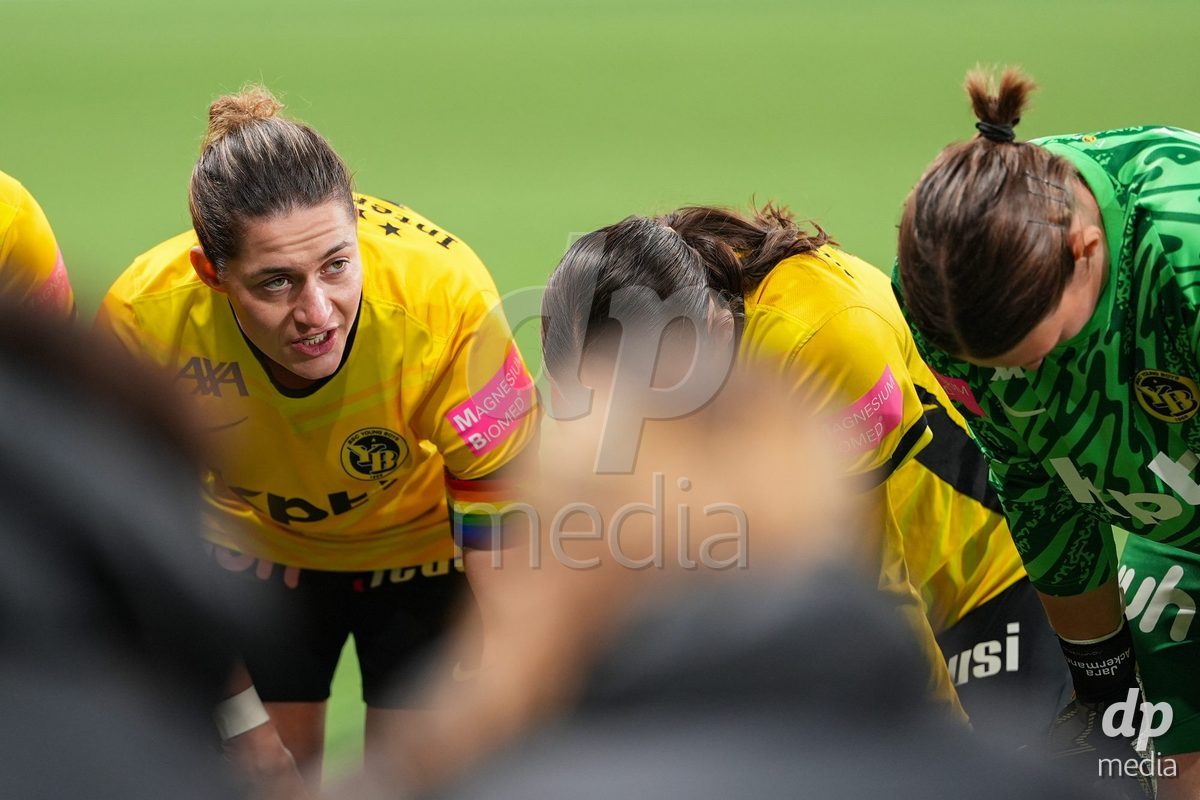 Schweiz: UEFA Women's Europa Cup 2025/26 1/8 final, BSC YB Frauen vs AC Sparta Praha - Stadion Wankdorf, Bern: Wibke Meister (18 YB Frauen) vor dem Spiel