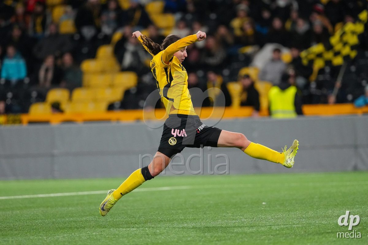 Schweiz: UEFA Women's Europa Cup 2025/26 1/8 final, BSC YB Frauen vs AC Sparta Praha - Stadion Wankdorf, Bern: Malaurie Granges (13 YB Frauen) in aktion