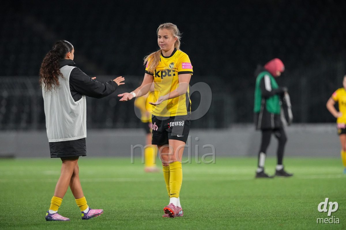 Schweiz: UEFA Women's Europa Cup 2025/26 1/8 final, BSC YB Frauen vs AC Sparta Praha - Stadion Wankdorf, Bern: Maja Jelcic (99 YB Frauen) nach der Niederlage gegen AC Sparta Praha