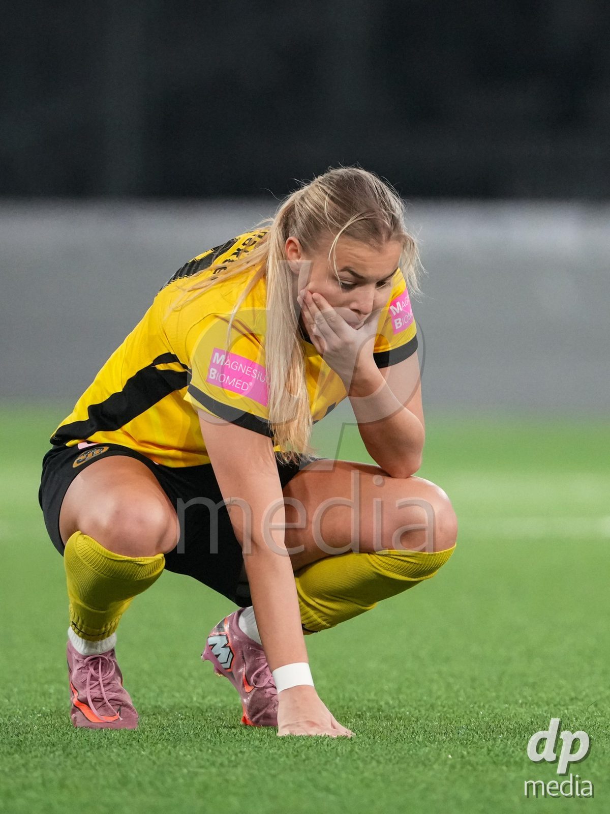 Schweiz: UEFA Women's Europa Cup 2025/26 1/8 final, BSC YB Frauen vs AC Sparta Praha - Stadion Wankdorf, Bern: Maja Jelcic (99 YB Frauen) nach der Niederlage gegen AC Sparta Praha