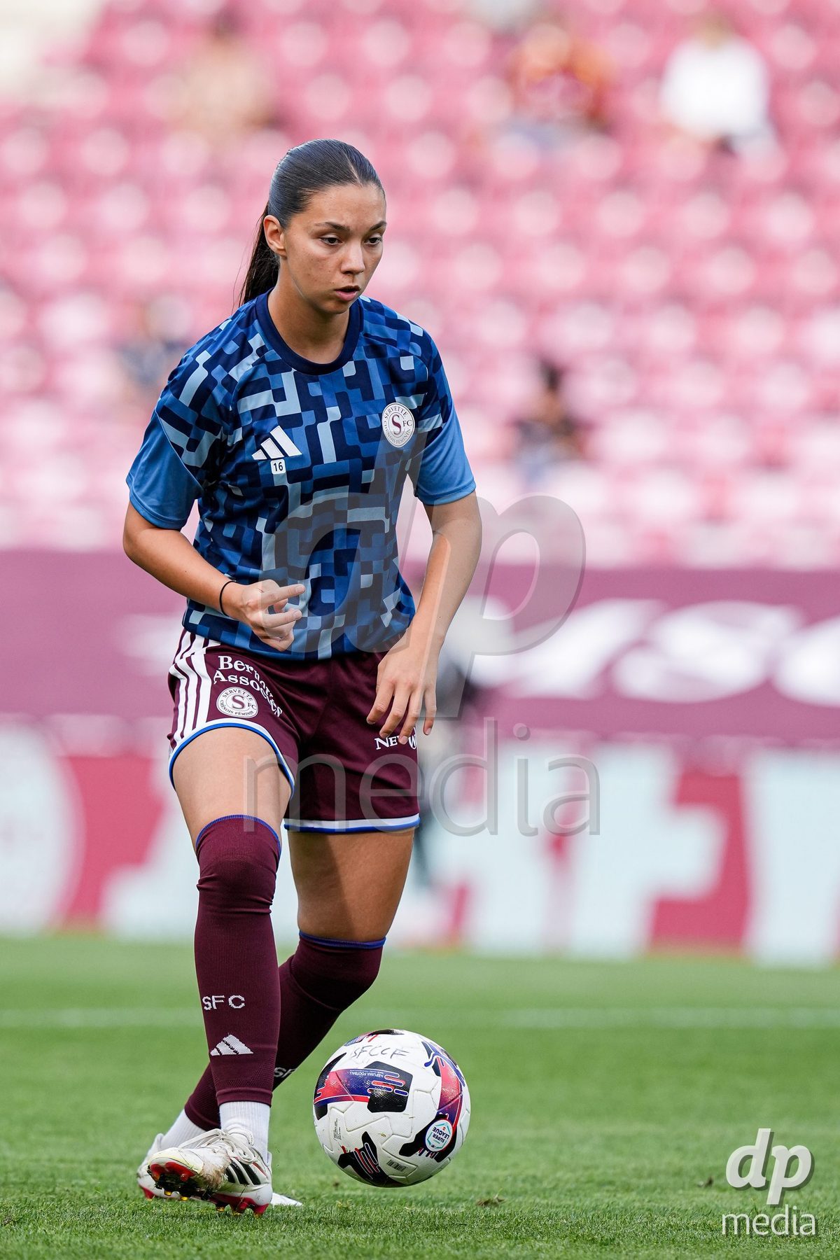 Geneva, Switzerland - September 2:  Lea Magali Sergeant-huet of Servette FC Chenois Feminin during warm up prior to the UEFA Women's Champions League match between Servette FC Chenois Feminin and AC Sparta Praha at Stade de Geneve on September 2, 2026 in Geneva, Switzerland.