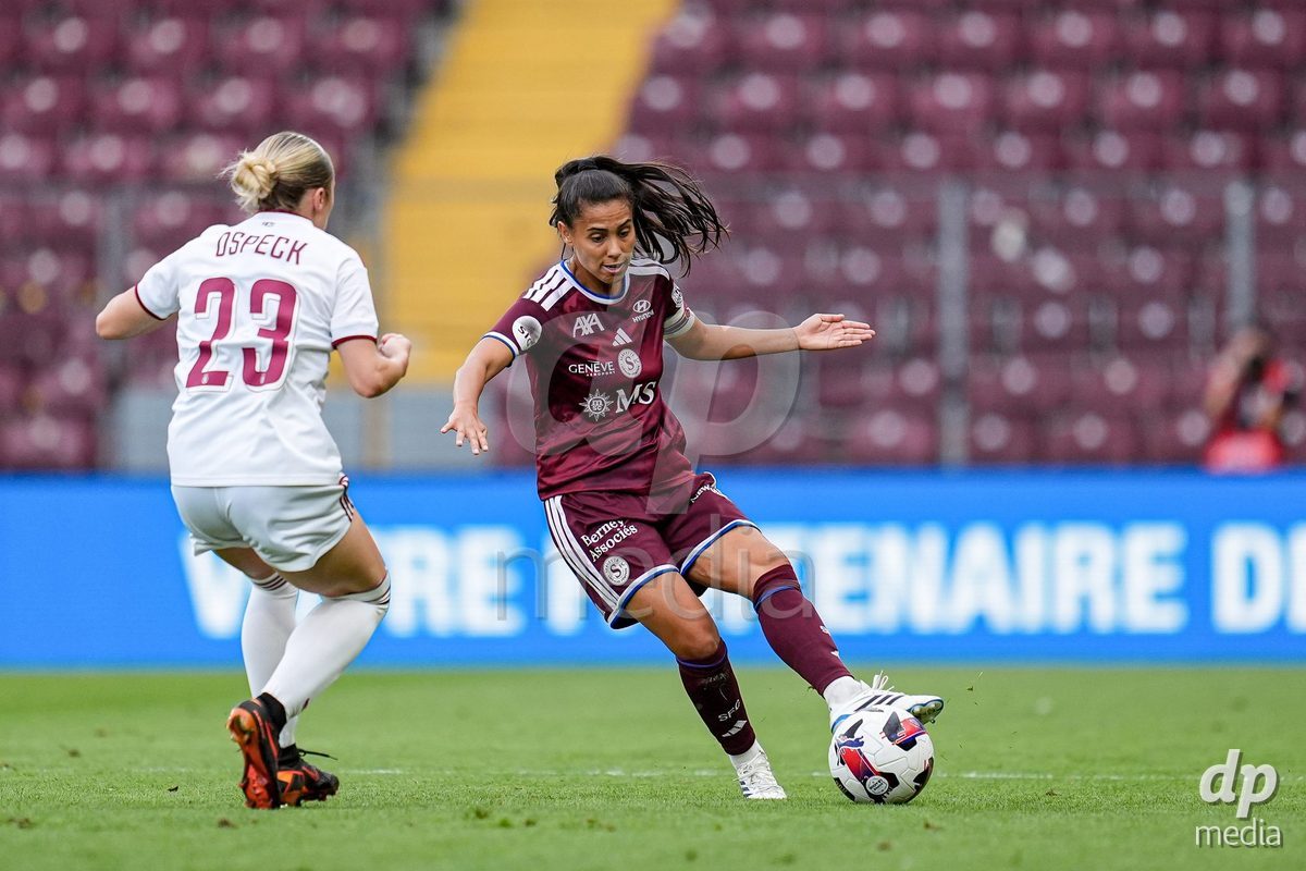Geneva, Switzerland - September 2: Daina Bourma of Servette FC Chenois Feminin (R) and Elizabeth Ospeck of AC Sparta Praha (L) battle for the ball (duel) during the UEFA Women's Champions League match between Servette FC Chenois Feminin and AC Sparta Praha at Stade de Geneve on September 2, 2026 in Geneva, Switzerland.