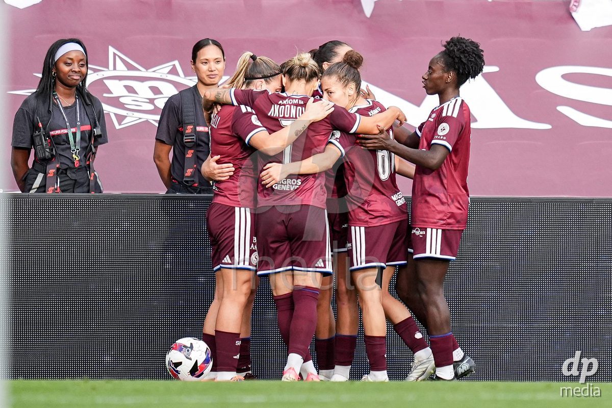 Geneva, Switzerland - September 2: Magdalena Izabela Sobal of Servette FC Chenois Feminin (R) celebrates with teammates after scoring her team's first goal during the UEFA Women's Champions League match between Servette FC Chenois Feminin and AC Sparta Praha at Stade de Geneve on September 2, 2026 in Geneva, Switzerland.