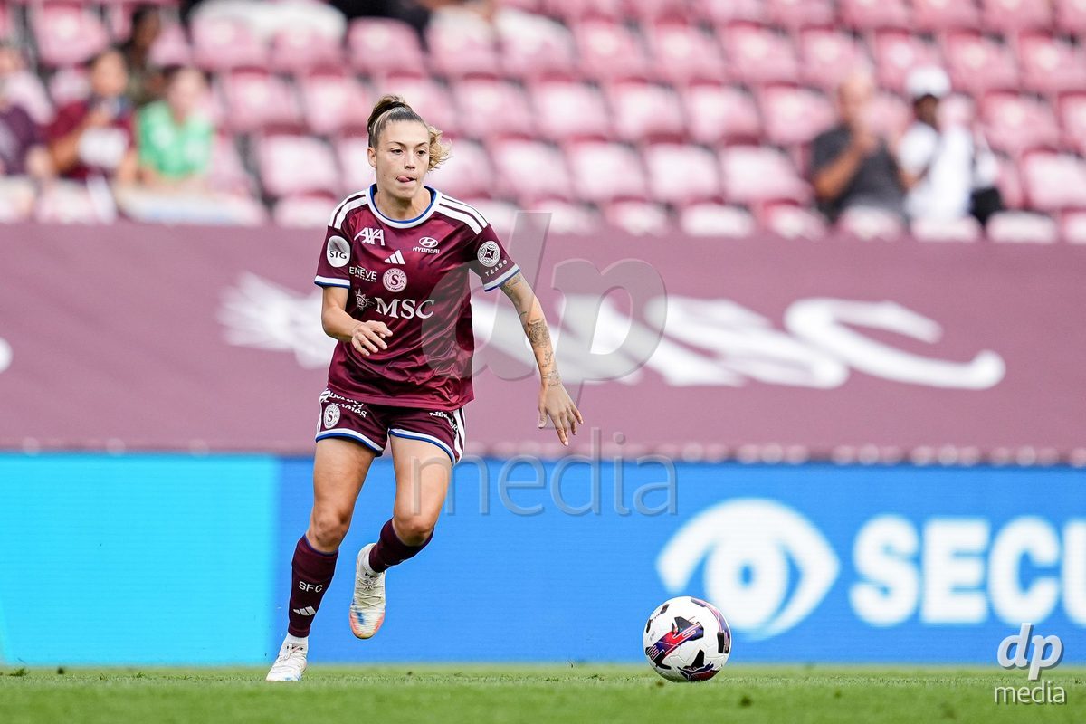 Geneva, Switzerland - September 2: Ascension Martinez Salinas of Servette FC Chenois Feminin controls the ball  during the UEFA Women's Champions League match between Servette FC Chenois Feminin and AC Sparta Praha at Stade de Geneve on September 2, 2026 in Geneva, Switzerland.