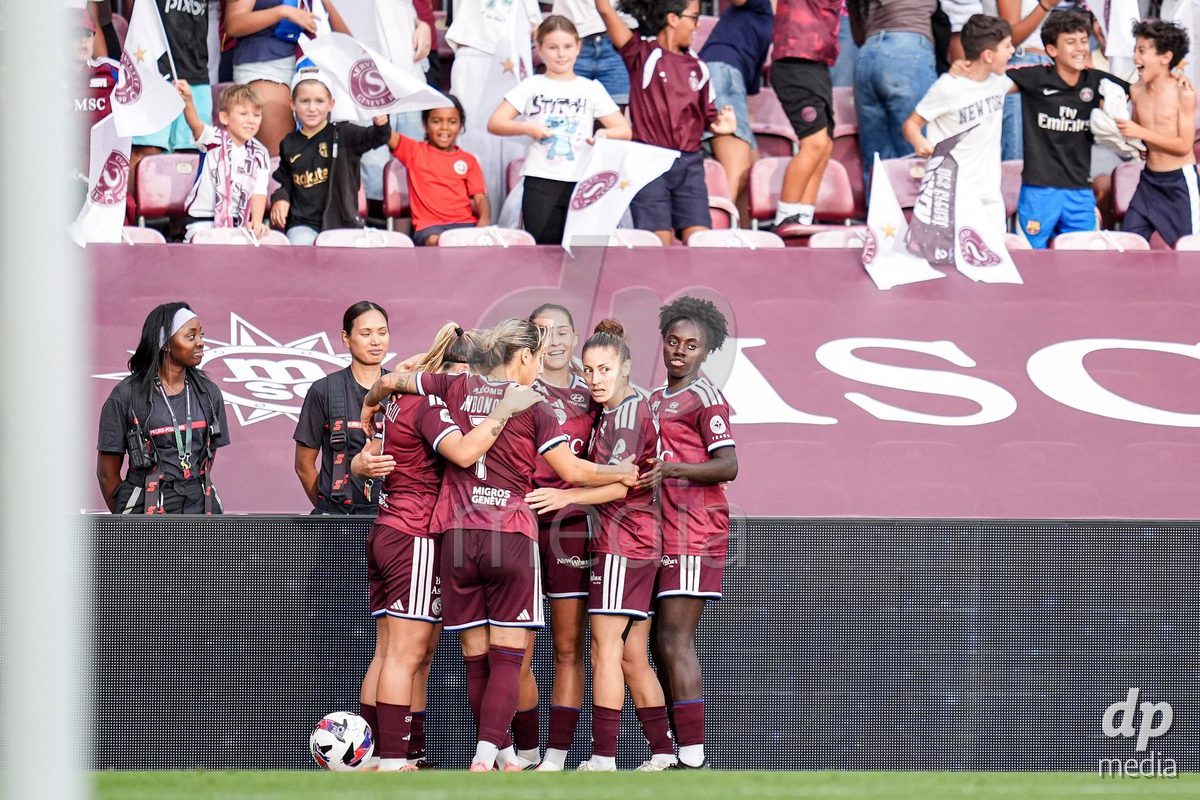 Geneva, Switzerland - September 2: Magdalena Izabela Sobal of Servette FC Chenois Feminin celebrates with teammates after scoring her team's first goal during the UEFA Women's Champions League match between Servette FC Chenois Feminin and AC Sparta Praha at Stade de Geneve on September 2, 2026 in Geneva, Switzerland.