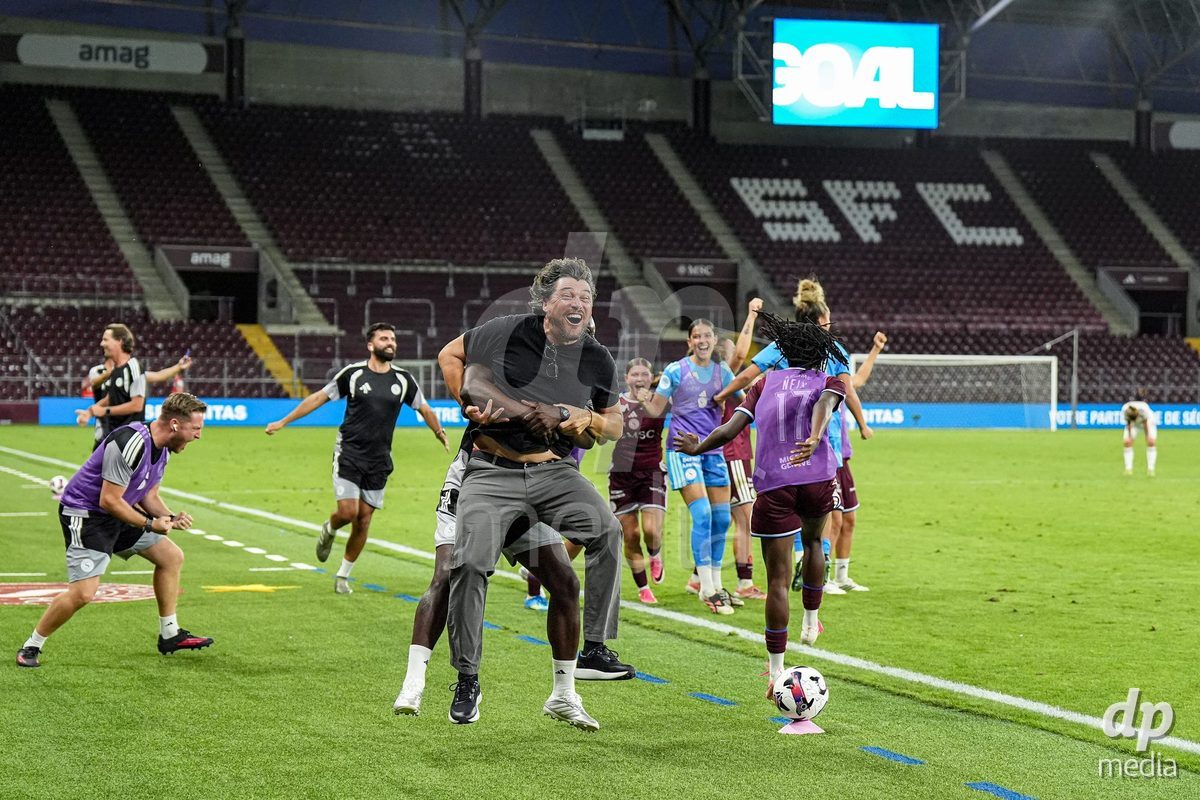 Geneva, Switzerland - September 2: Players of Servette and Cristian Damian Toro, Head Coach of Servette FC Chenois Feminin celebrate the third team goal scored by Magdalena Izabela Sobal during the UEFA Women's Champions League match between Servette FC Chenois Feminin and AC Sparta Praha at Stade de Geneve on September 2, 2026 in Geneva, Switzerland.