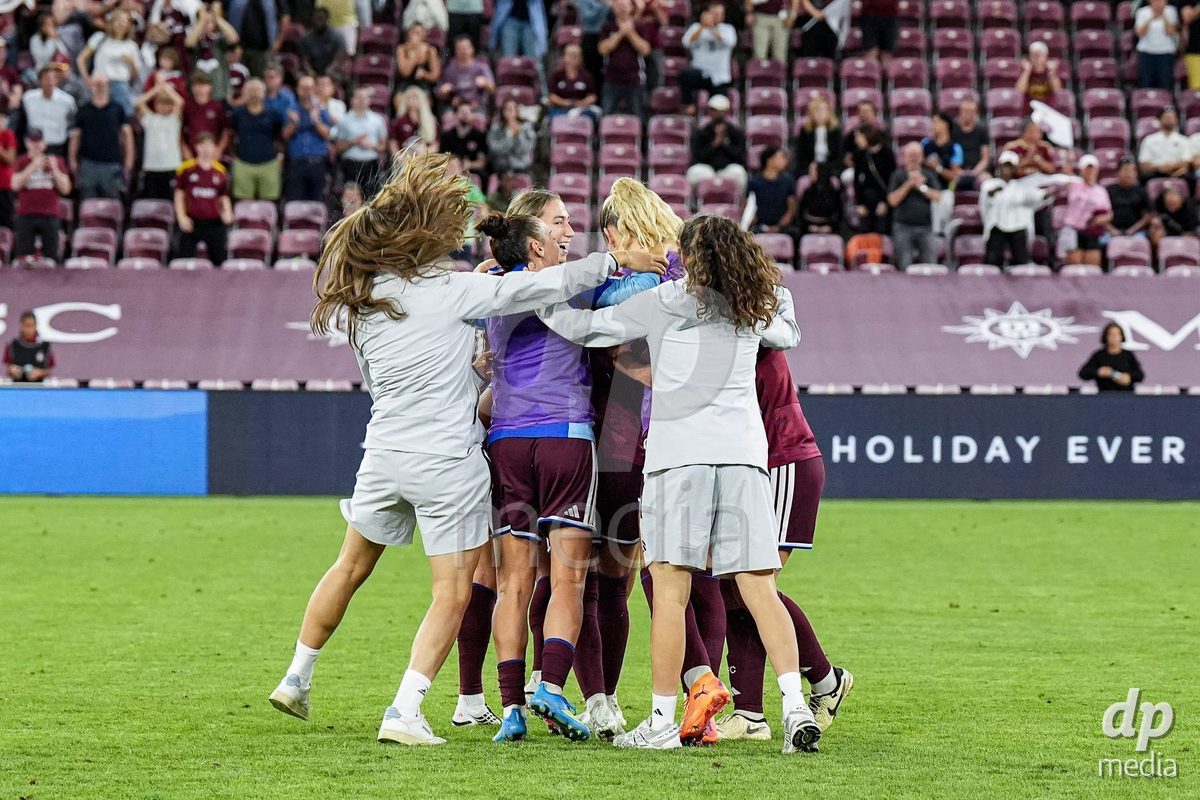 Geneva, Switzerland - September 2: Players of Servette celebrate the victory and entry into the UWCL league phase after the UEFA Women's Champions League match between Servette FC Chenois Feminin and AC Sparta Praha at Stade de Geneve on September 2, 2026 in Geneva, Switzerland.