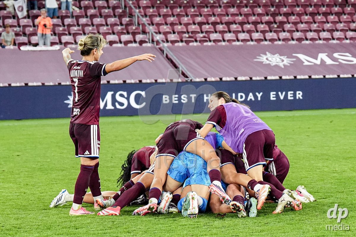 Geneva, Switzerland - September 2: Players of Servette celebrate the victory and entry into the UWCL league phase after the UEFA Women's Champions League match between Servette FC Chenois Feminin and AC Sparta Praha at Stade de Geneve on September 2, 2026 in Geneva, Switzerland.