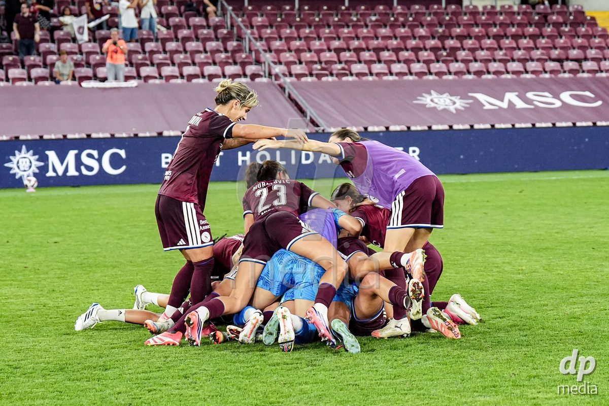 Geneva, Switzerland - September 2: Players of Servette celebrate the victory and entry into the UWCL league phase after the UEFA Women's Champions League match between Servette FC Chenois Feminin and AC Sparta Praha at Stade de Geneve on September 2, 2026 in Geneva, Switzerland.