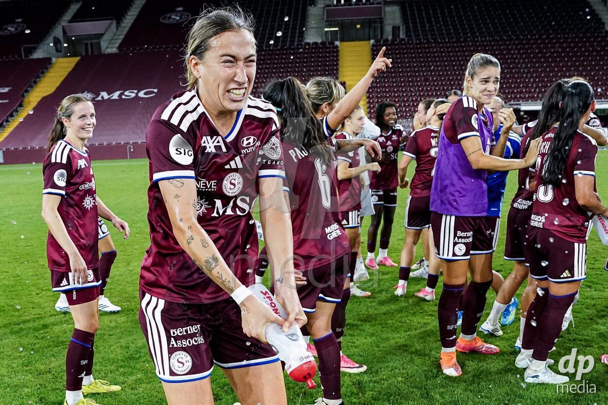 Geneva, Switzerland - September 2: Players of Servette celebrate the victory and entry into the UWCL league phase after the UEFA Women's Champions League match between Servette FC Chenois Feminin and AC Sparta Praha at Stade de Geneve on September 2, 2026 in Geneva, Switzerland.