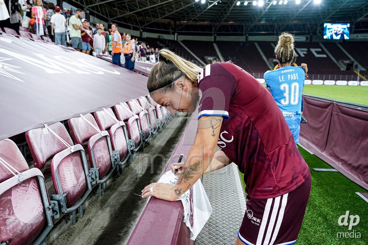 Geneva, Switzerland - September 2: Gloria Marinelli of Servette FC Chenois Feminin signs an autograph after the UEFA Women's Champions League match between Servette FC Chenois Feminin and AC Sparta Praha at Stade de Geneve on September 2, 2026 in Geneva, Switzerland.