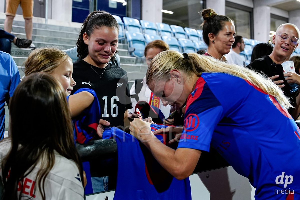 Basel, Switzerland - September 4: Players of FC Basel 1893 with fans after the AXA Women's Super League match between FC Basel 1893 and FC St. Gallen 1879 at Leichtathletikstadion on September 4, 2026 in Basel, Switzerland.