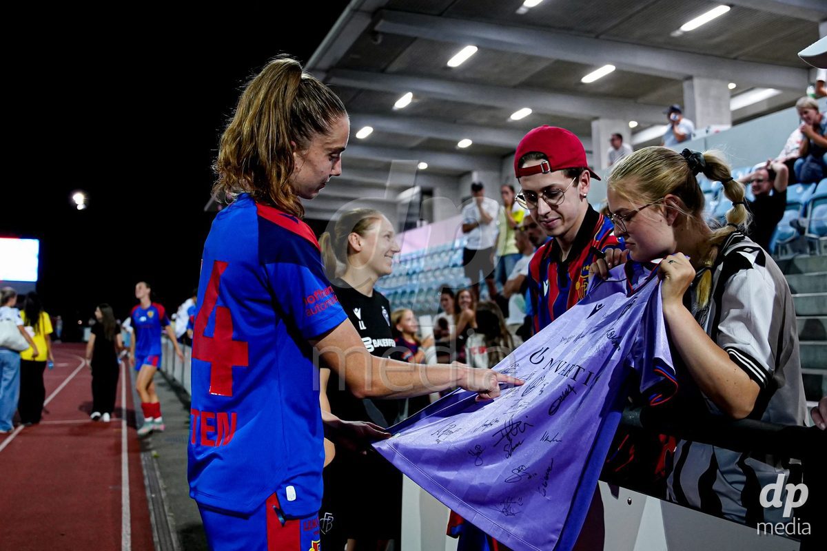 Basel, Switzerland - September 4: Players of FC Basel 1893 with fans after the AXA Women's Super League match between FC Basel 1893 and FC St. Gallen 1879 at Leichtathletikstadion on September 4, 2026 in Basel, Switzerland.