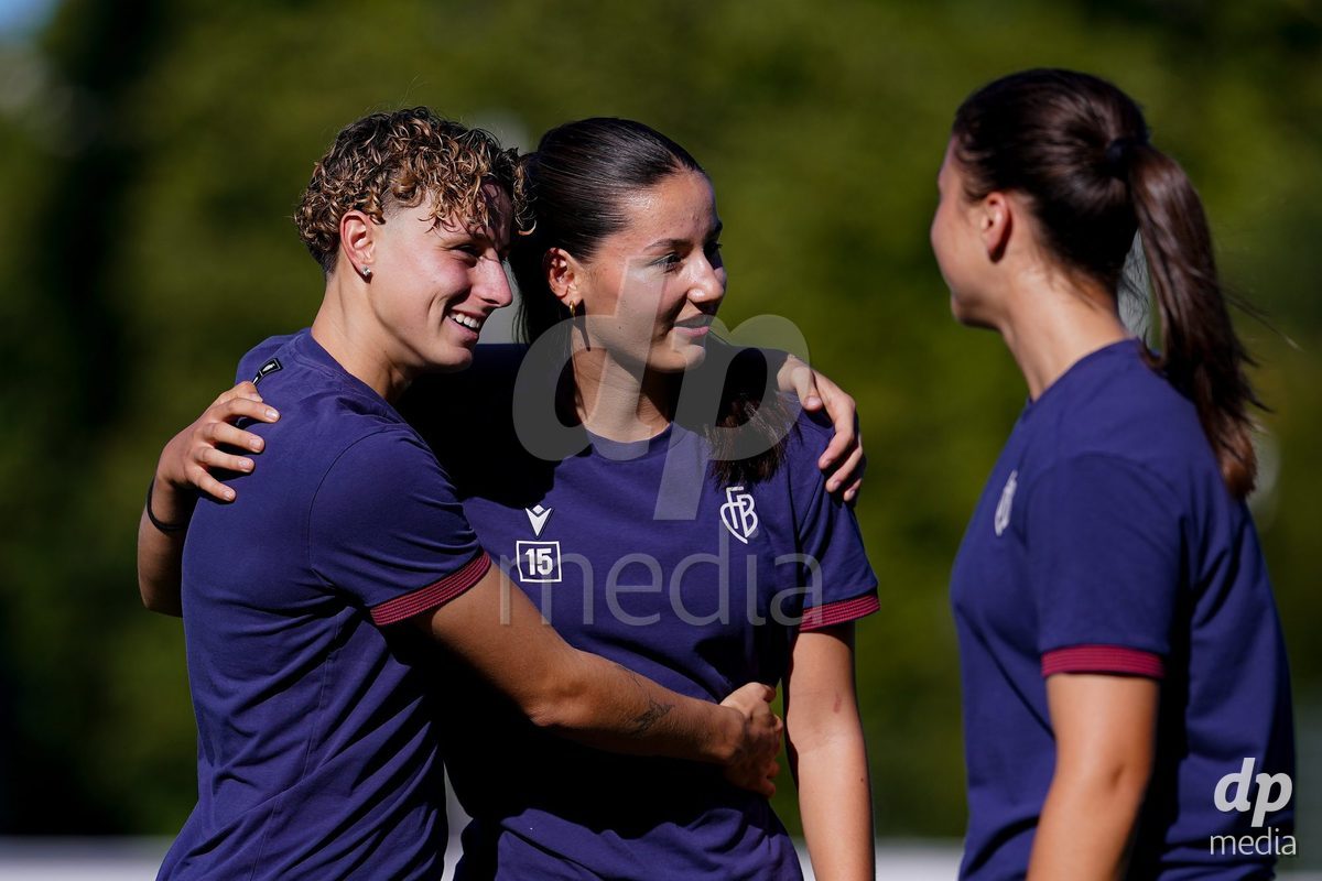 Basel, Switzerland - September 4: Players of FC Basel 1893 arrival during the AXA Women's Super League match between FC Basel 1893 and FC St. Gallen 1879 at Leichtathletikstadion on September 4, 2026 in Basel, Switzerland.