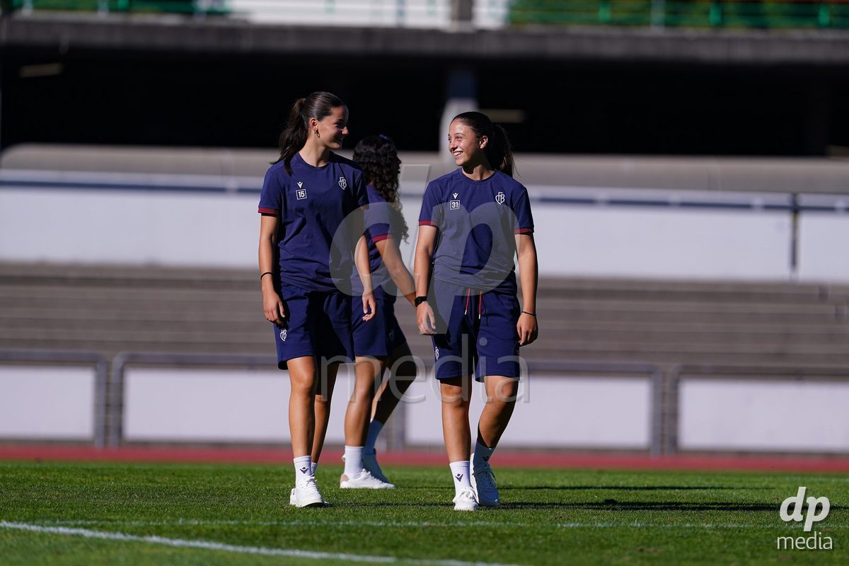 Basel, Switzerland - September 4: Players of FC Basel 1893 arrival during the AXA Women's Super League match between FC Basel 1893 and FC St. Gallen 1879 at Leichtathletikstadion on September 4, 2026 in Basel, Switzerland.