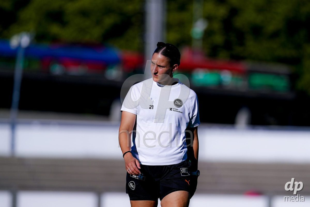 Basel, Switzerland - September 4: Sina Cavelti of St.Gallen 1879 arrival prior to the AXA Women's Super League match between FC Basel 1893 and FC St. Gallen 1879 at Leichtathletikstadion on September 4, 2026 in Basel, Switzerland.