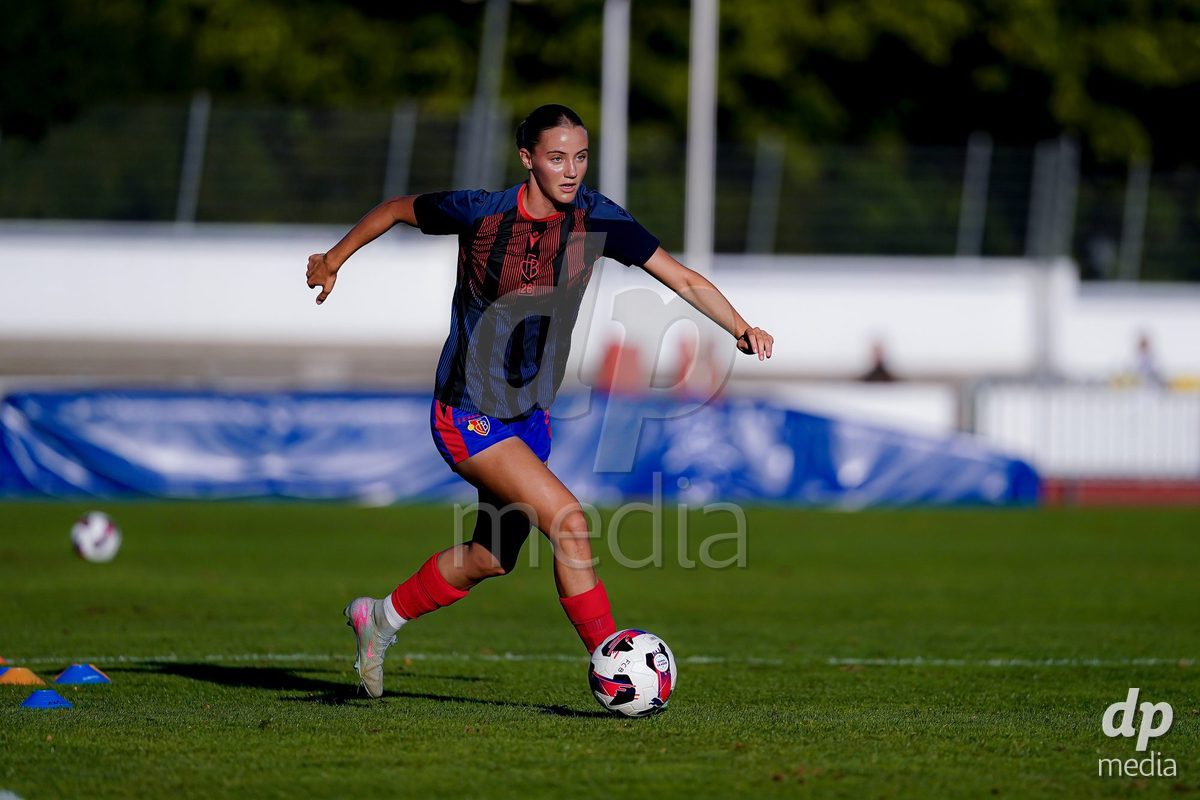 Basel, Switzerland - September 4: Mia Bennewitz of FC Basel 1893 warming up during the AXA Women's Super League match between FC Basel 1893 and FC St. Gallen 1879 at Leichtathletikstadion on September 4, 2026 in Basel, Switzerland.