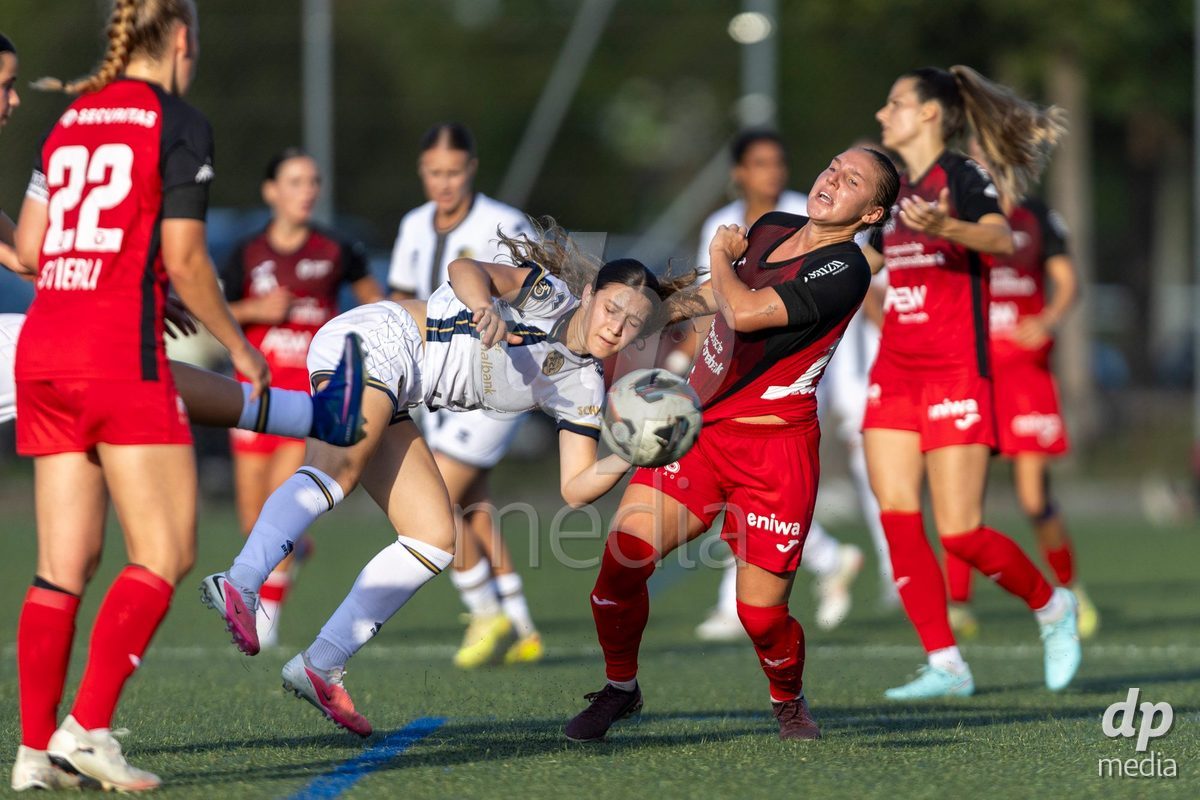 Aarau, Switzerland - September 5: Ramona Schallberger of FC Luzern Frauen (L) fights for the ball with Rebecca Storr of FC Aarau Frauen (R) during the AXA Women's Super League match between FC Aarau Frauen and FC Luzern at Sportanlage Schachen on September 5, 2026 in Aarau, Switzerland.