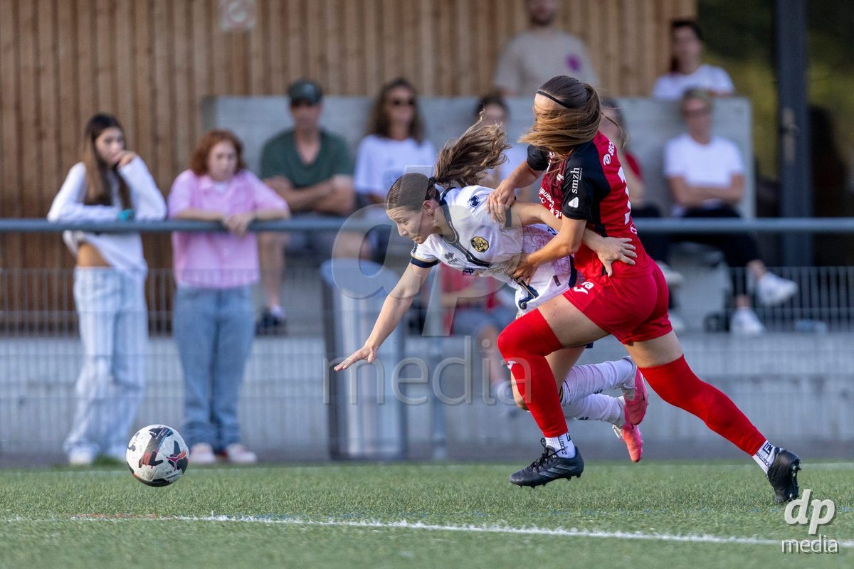 Aarau, Switzerland - September 5: Ramona Schallberger of FC Luzern Frauen (L) battles for the ball with Eriona Elezi of FC Aarau Frauen (R) during the AXA Women's Super League match between FC Aarau Frauen and FC Luzern at Sportanlage Schachen on September 5, 2026 in Aarau, Switzerland.