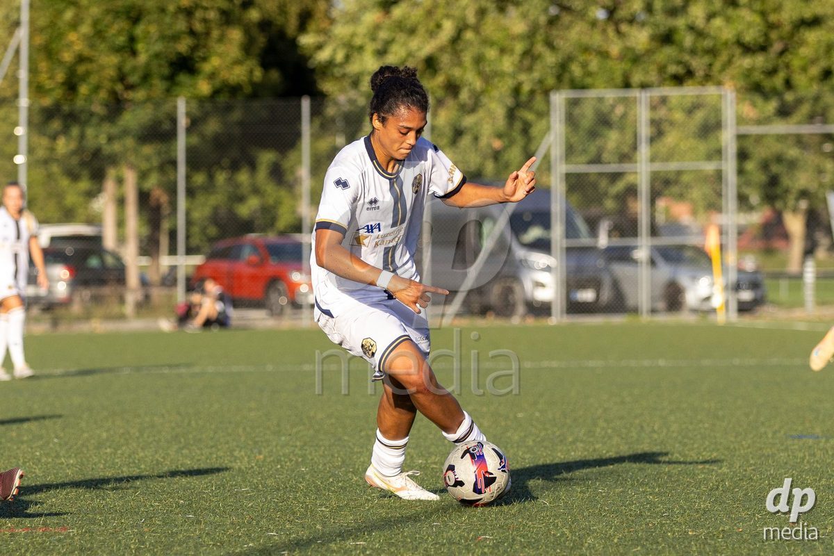 Aarau, Switzerland - September 5: Aldiana Amuchie of FC Luzern Frauen controls the ball during the AXA Women's Super League match between FC Aarau Frauen and FC Luzern at Sportanlage Schachen on September 5, 2026 in Aarau, Switzerland.