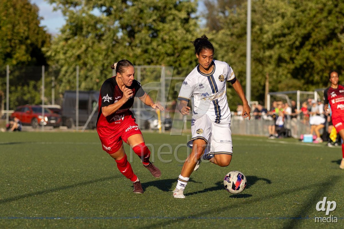 Aarau, Switzerland - September 5: Aldiana Amuchie of FC Luzern Frauen (R) controls the ball under pressure from Rebecca Storr of FC Aarau Frauen (L) during the AXA Women's Super League match between FC Aarau Frauen and FC Luzern at Sportanlage Schachen on September 5, 2026 in Aarau, Switzerland.