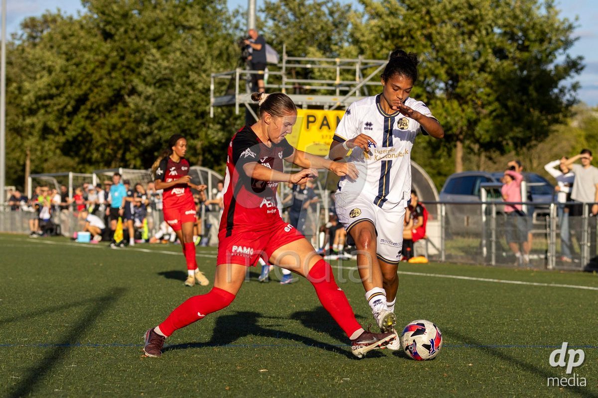 Aarau, Switzerland - September 5: Aldiana Amuchie of FC Luzern Frauen (R) battles for the ball with Rebecca Storr of FC Aarau Frauen (L) during the AXA Women's Super League match between FC Aarau Frauen and FC Luzern at Sportanlage Schachen on September 5, 2026 in Aarau, Switzerland.