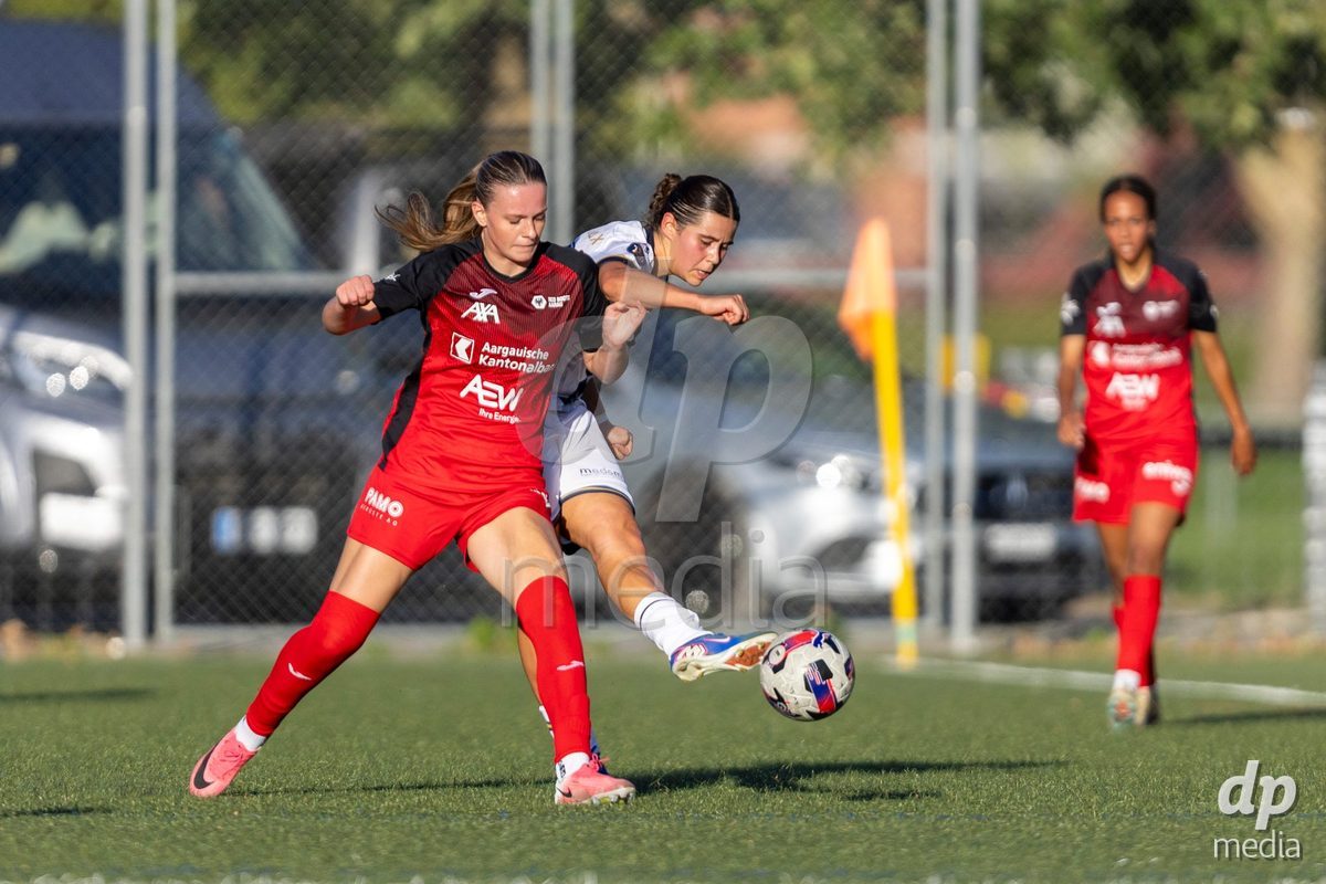 Aarau, Switzerland - September 5: Alyssa Keller of FC Luzern Frauen (R) shoots the ball under pressure from Eliza Kadriu of FC Aarau Frauen (L) during the AXA Women's Super League match between FC Aarau Frauen and FC Luzern at Sportanlage Schachen on September 5, 2026 in Aarau, Switzerland.