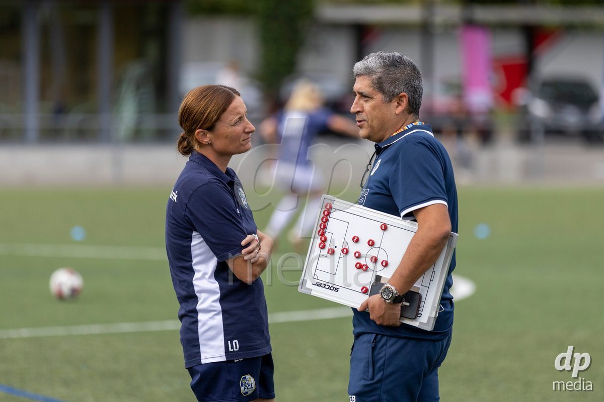 Aarau, Switzerland - September 5: head coach Luzia Odermatt of FC Luzern Frauen (L) talks to head coach Eduardo Barrera of FC Aarau Frauen (R) during the AXA Women's Super League match between FC Aarau Frauen and FC Luzern at Sportanlage Schachen on September 5, 2026 in Aarau, Switzerland.