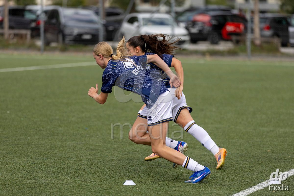 Aarau, Switzerland - September 5: Team FC Luzern Frauen warming up during the AXA Women's Super League match between FC Aarau Frauen and FC Luzern at Sportanlage Schachen on September 5, 2026 in Aarau, Switzerland.