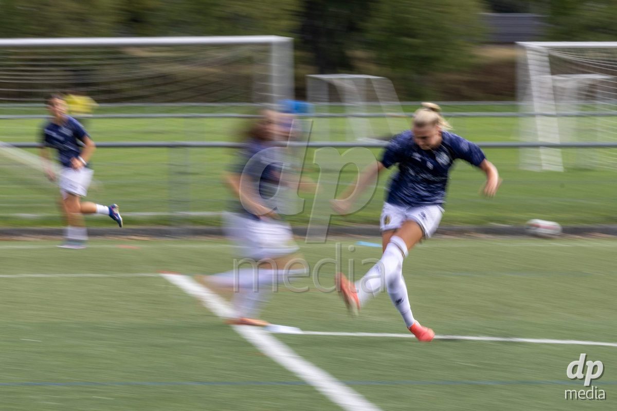 Aarau, Switzerland - September 5: Romy Baraniak of FC Luzern Frauen warming up during the AXA Women's Super League match between FC Aarau Frauen and FC Luzern at Sportanlage Schachen on September 5, 2026 in Aarau, Switzerland.