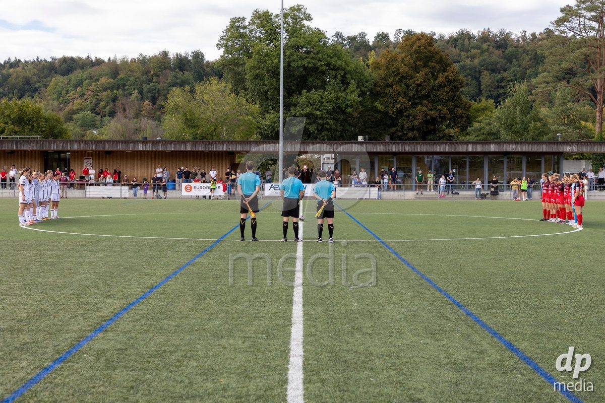 Aarau, Switzerland - September 5: A minute’s silence for the victims of the attack at the Schachen in Aarau during the AXA Women's Super League match between FC Aarau Frauen and FC Luzern at Sportanlage Schachen on September 5, 2026 in Aarau, Switzerland.