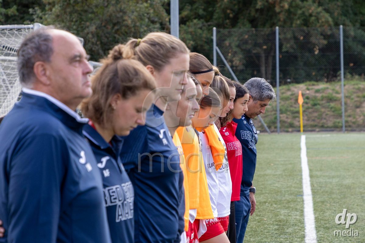 Aarau, Switzerland - September 5: A minute’s silence for the victims of the attack at the Schachen in Aarau during the AXA Women's Super League match between FC Aarau Frauen and FC Luzern at Sportanlage Schachen on September 5, 2026 in Aarau, Switzerland.