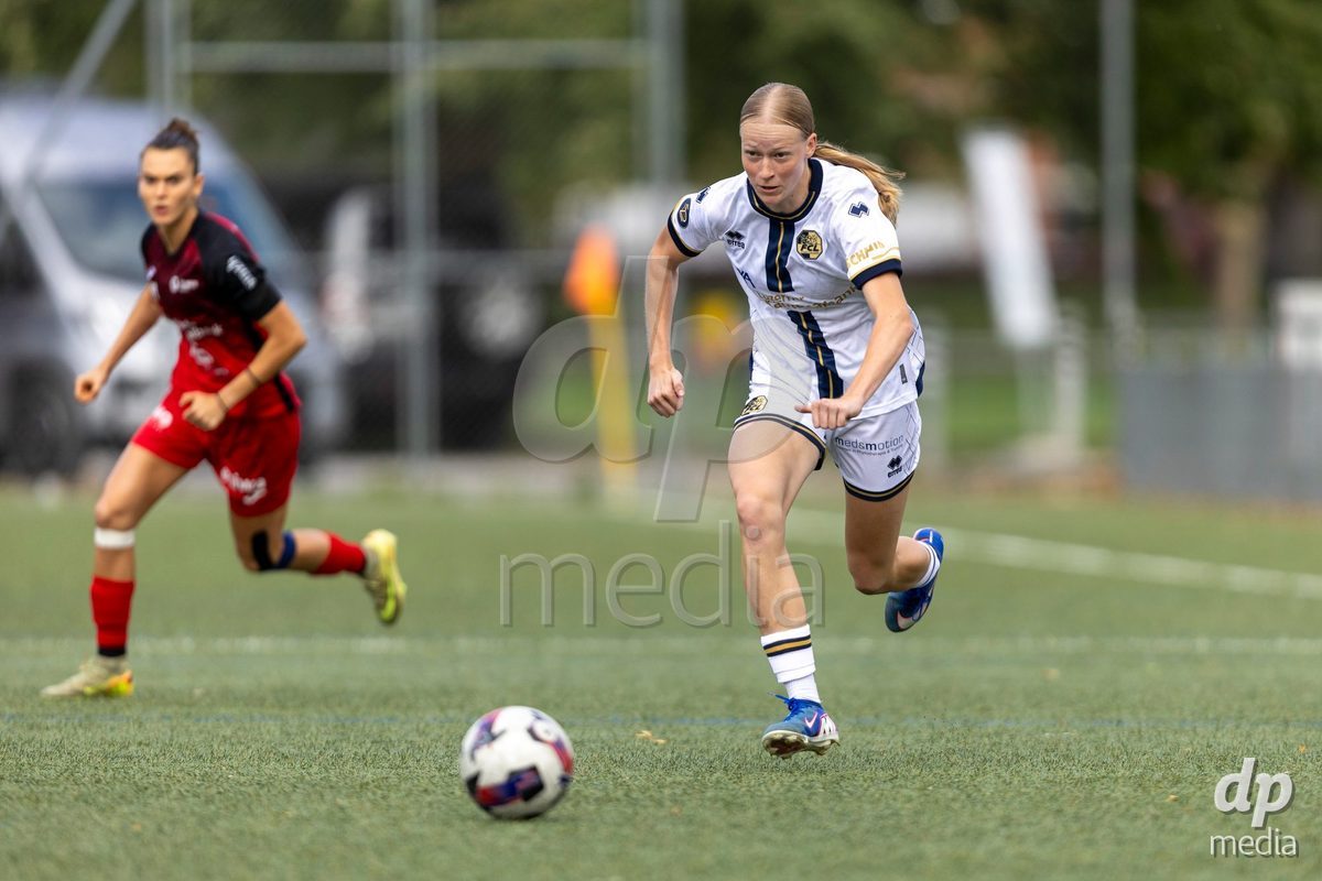 Aarau, Switzerland - September 5: Mara Arnold of FC Luzern Frauen controls the ball during the AXA Women's Super League match between FC Aarau Frauen and FC Luzern at Sportanlage Schachen on September 5, 2026 in Aarau, Switzerland.