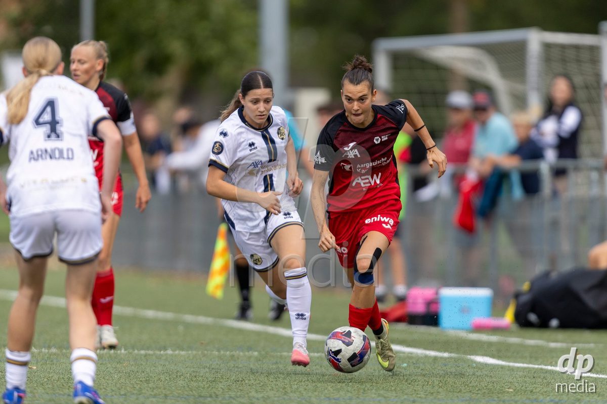 Aarau, Switzerland - September 5: Giulia Bison of FC Aarau Frauen (R) controls the ball under pressure from Ramona Schallberger of FC Luzern Frauen (L) during the AXA Women's Super League match between FC Aarau Frauen and FC Luzern at Sportanlage Schachen on September 5, 2026 in Aarau, Switzerland.